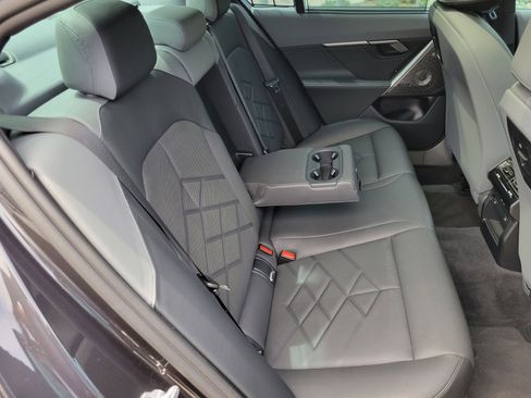 Used 2024 BMW 540i xDrive w/ Executive Package image 30