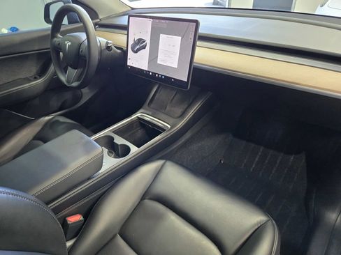 Used 2021 Tesla Model Y Long Range AWD/4WD image 5