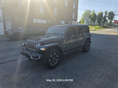 Used 2018 Jeep Wrangler Unlimited Sahara w/ Dual Top Group AWD/4WD image 7