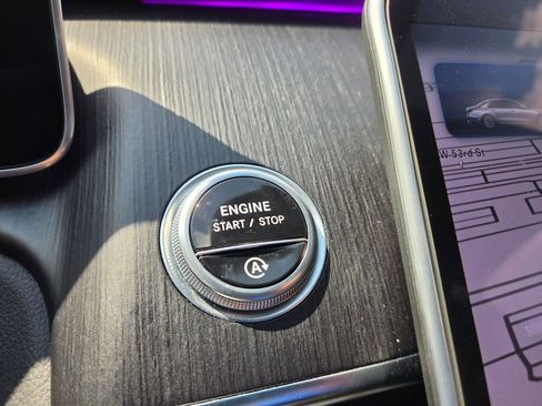 Used 2023 Mercedes-Benz S 580 4MATIC Sedan w/ AMG Line image 32