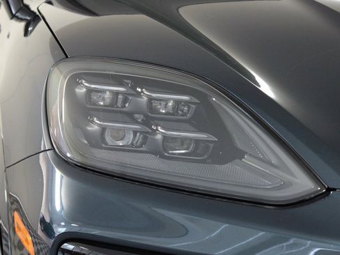 Certified 2025 Porsche Cayenne image 11