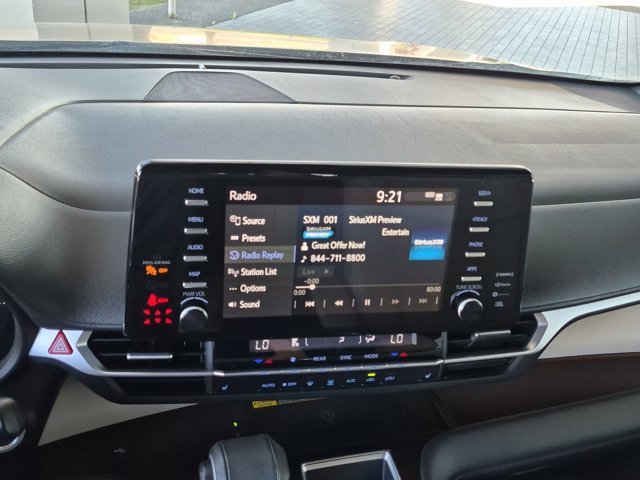 Used 2022 Toyota Sienna XLE w/ XLE Plus Package FWD image 22