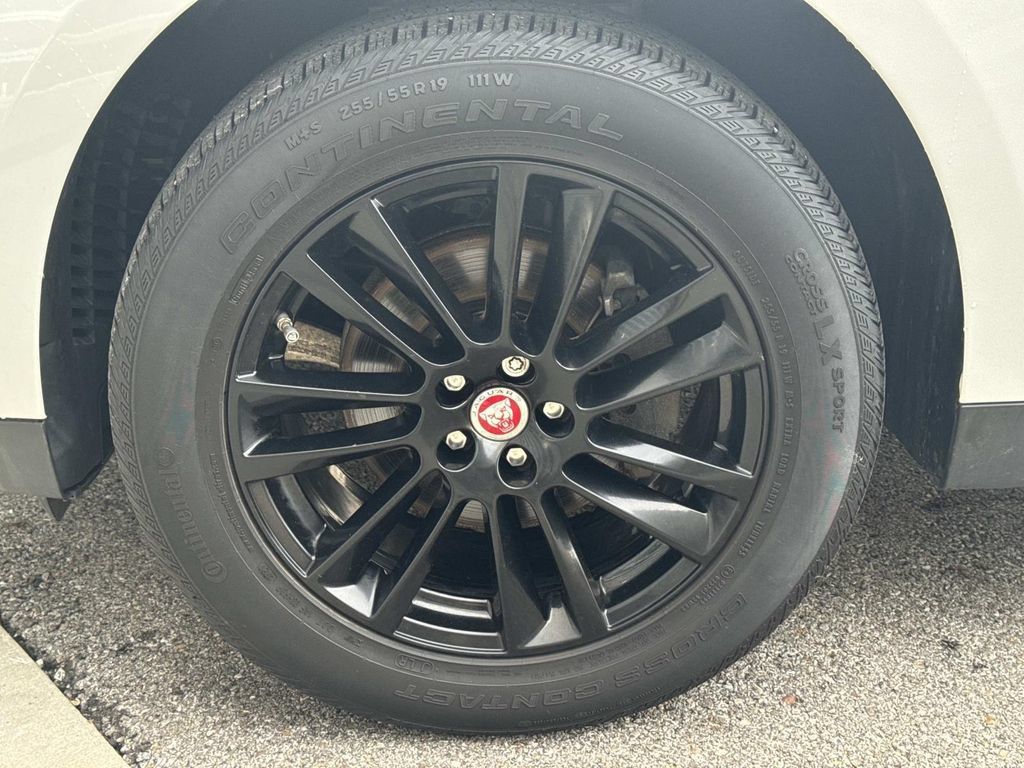 Certified 2020 Jaguar F-PACE Prestige AWD/4WD image 11