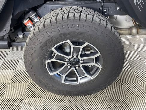 Certified 2025 Jeep Gladiator Mojave image 19