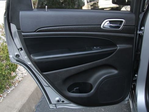 Used 2018 Jeep Grand Cherokee Altitude image 26