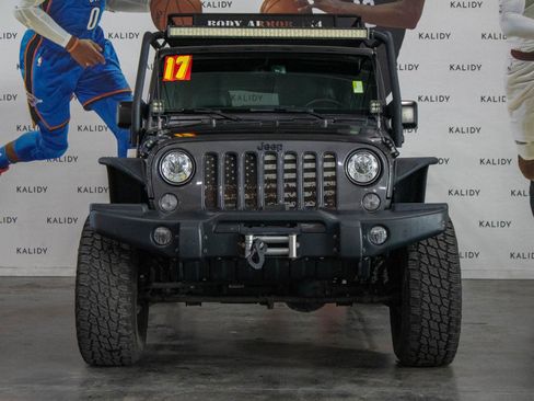 Used 2017 Jeep Wrangler Unlimited Sahara image 18