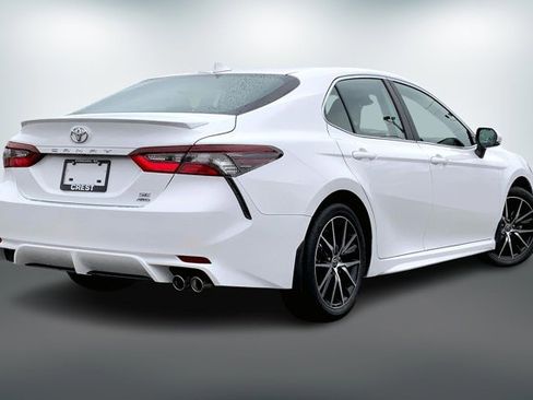 Used 2024 Toyota Camry SE image 13