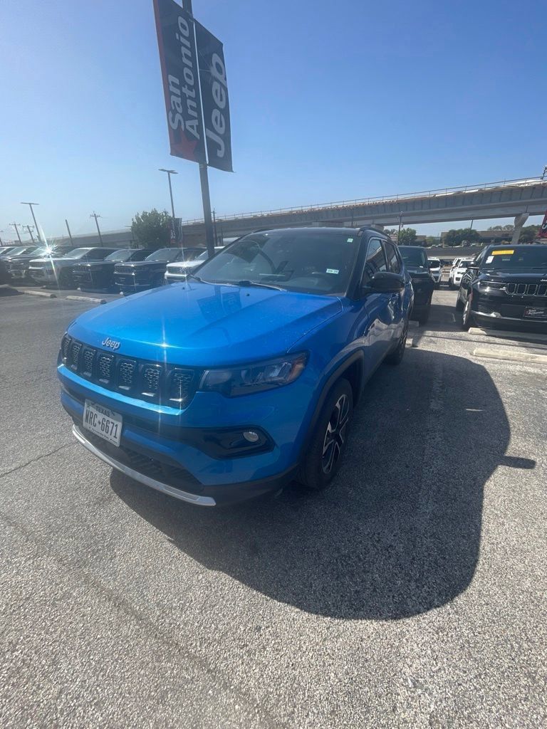Used 2024 Jeep Compass Limited AWD/4WD image 3