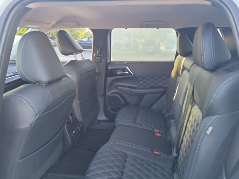 Used 2024 Mitsubishi Outlander SEL image 13