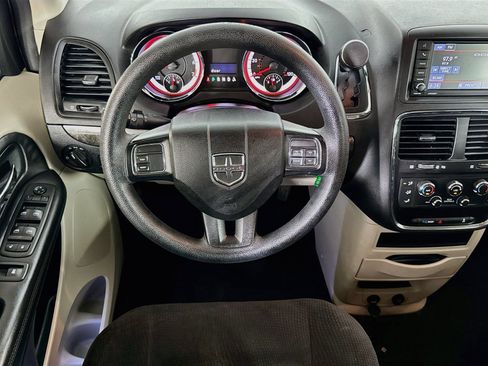 Used 2018 Dodge Grand Caravan SE FWD image 15