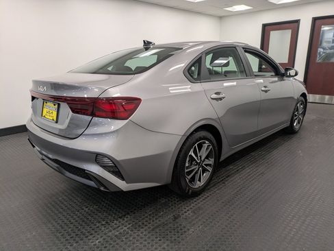 Used 2023 Kia Forte LXS w/ LXS Technology Package image 4