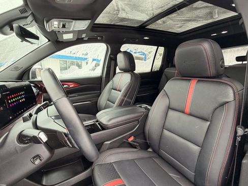 Used 2024 Chevrolet Traverse RS image 7