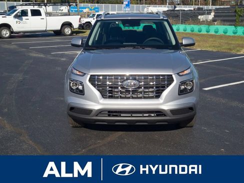 New 2026 Hyundai Venue SEL FWD image 3