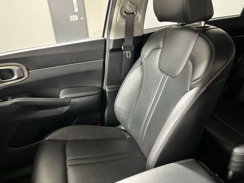 Used 2023 Kia Sorento EX w/ Panoramic Sunroof Package image 28
