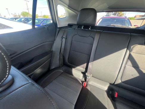 Used 2025 Chevrolet Trax LT FWD image 39