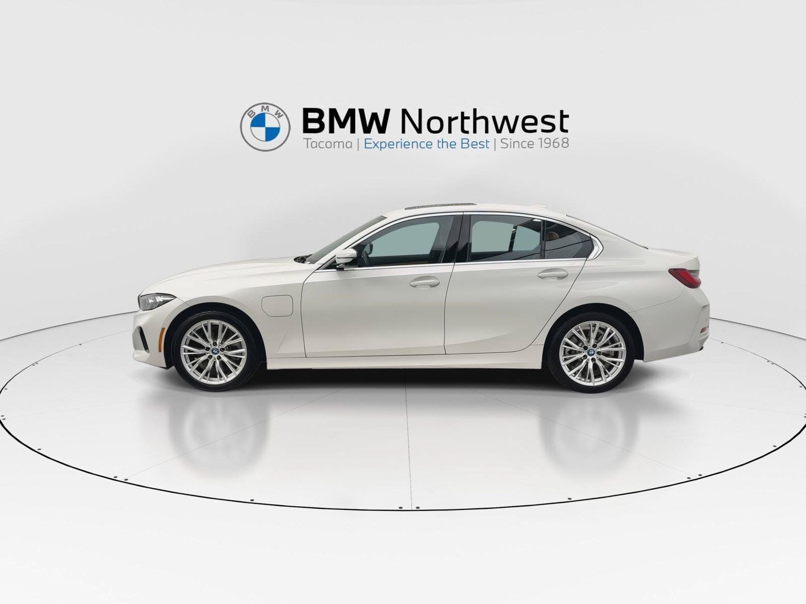 Used 2024 BMW 330e w/ Convenience Package RWD image 11