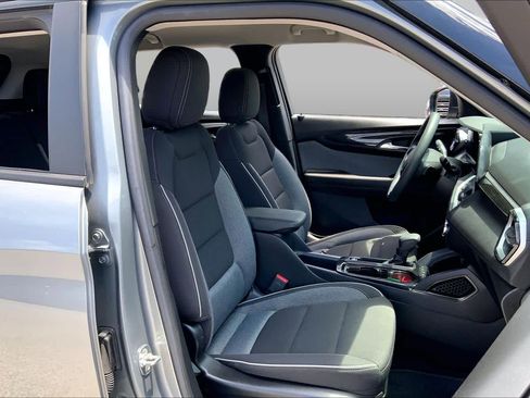 Used 2024 Chevrolet TrailBlazer LS w/ LS Convenience Package FWD image 9