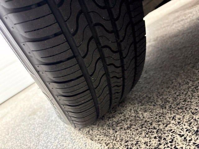 Used 2019 Jeep Cherokee Latitude Plus w/ Cold Weather Group FWD image 36