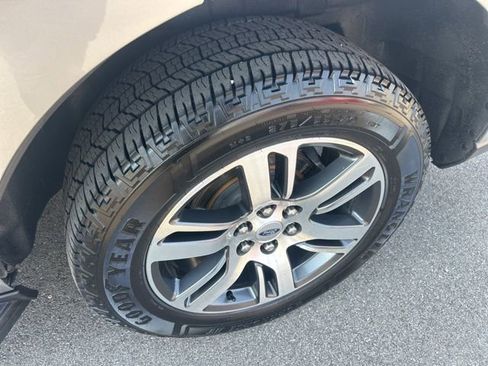 Used 2024 Ford Expedition Limited image 8