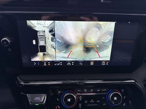 Used 2024 GMC Sierra 1500 AT4 w/ Technology Package image 15