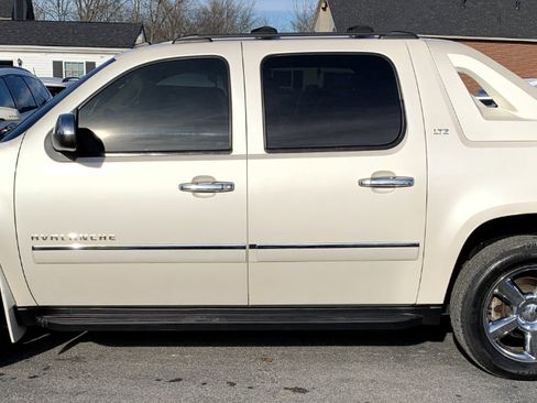 Used 2012 Chevrolet Avalanche LTZ image 2