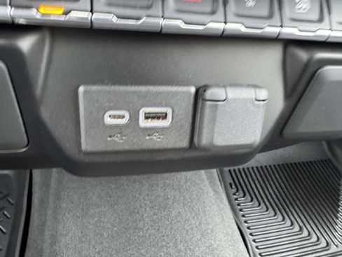 Used 2022 Chevrolet Silverado 1500 LT image 36