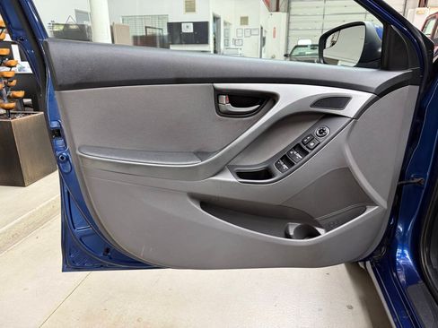 Used 2016 Hyundai Elantra SE w/ Option Group 02 FWD image 10