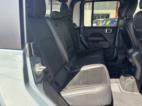 Used 2024 Jeep Gladiator Rubicon w/ Convenience Group image 9