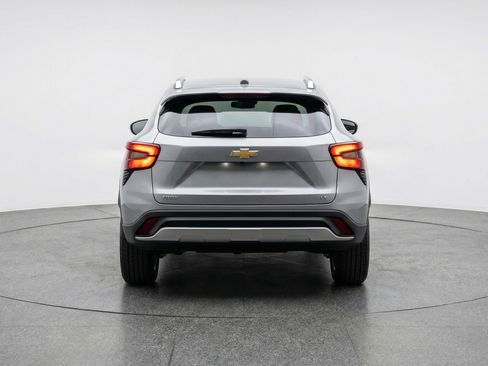 Used 2025 Chevrolet Trax LT w/ LT Convenience Package FWD image 7