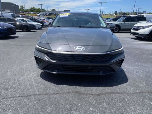 Used 2024 Hyundai Elantra SEL FWD image 2