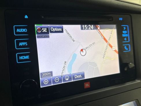 Used 2017 Toyota Sienna Limited image 28