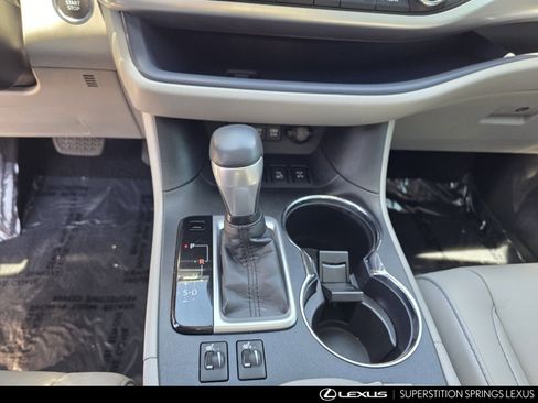 Used 2019 Toyota Highlander XLE AWD/4WD image 19