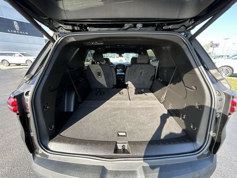 Used 2023 Chevrolet Traverse LT AWD/4WD image 29