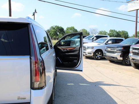 Used 2019 Cadillac Escalade ESV Luxury RWD image 44