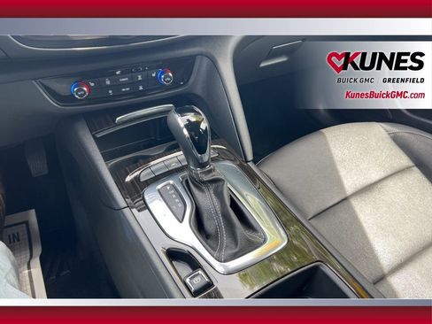 Used 2018 Buick Regal Essence w/ Driver Confidence Package #1 AWD/4WD image 30
