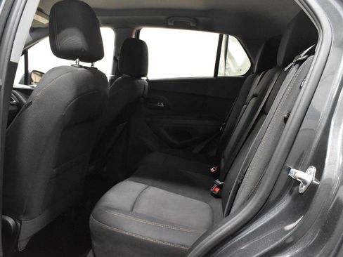 Used 2020 Chevrolet Trax LT FWD image 7