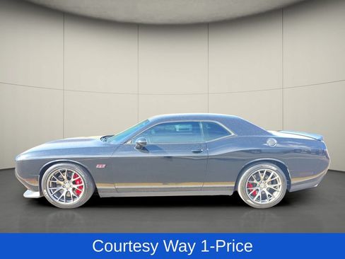 Used 2016 Dodge Challenger SRT w/ Technology Group RWD image 6
