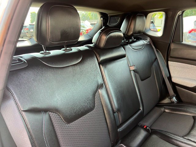 Used 2024 Jeep Compass Latitude w/ Convenience Group AWD/4WD image 18