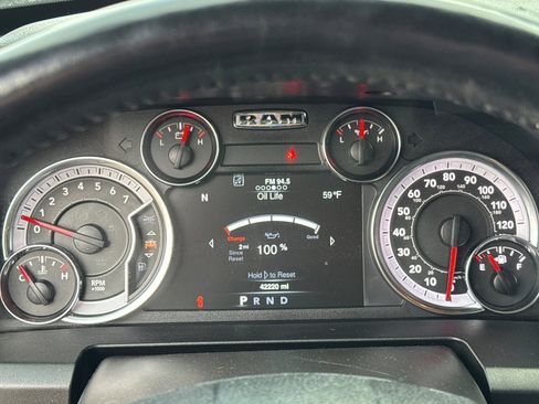 Used 2022 RAM 1500 Classic SLT image 39