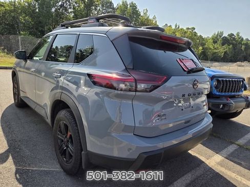 Used 2025 Nissan Rogue SV AWD/4WD image 2