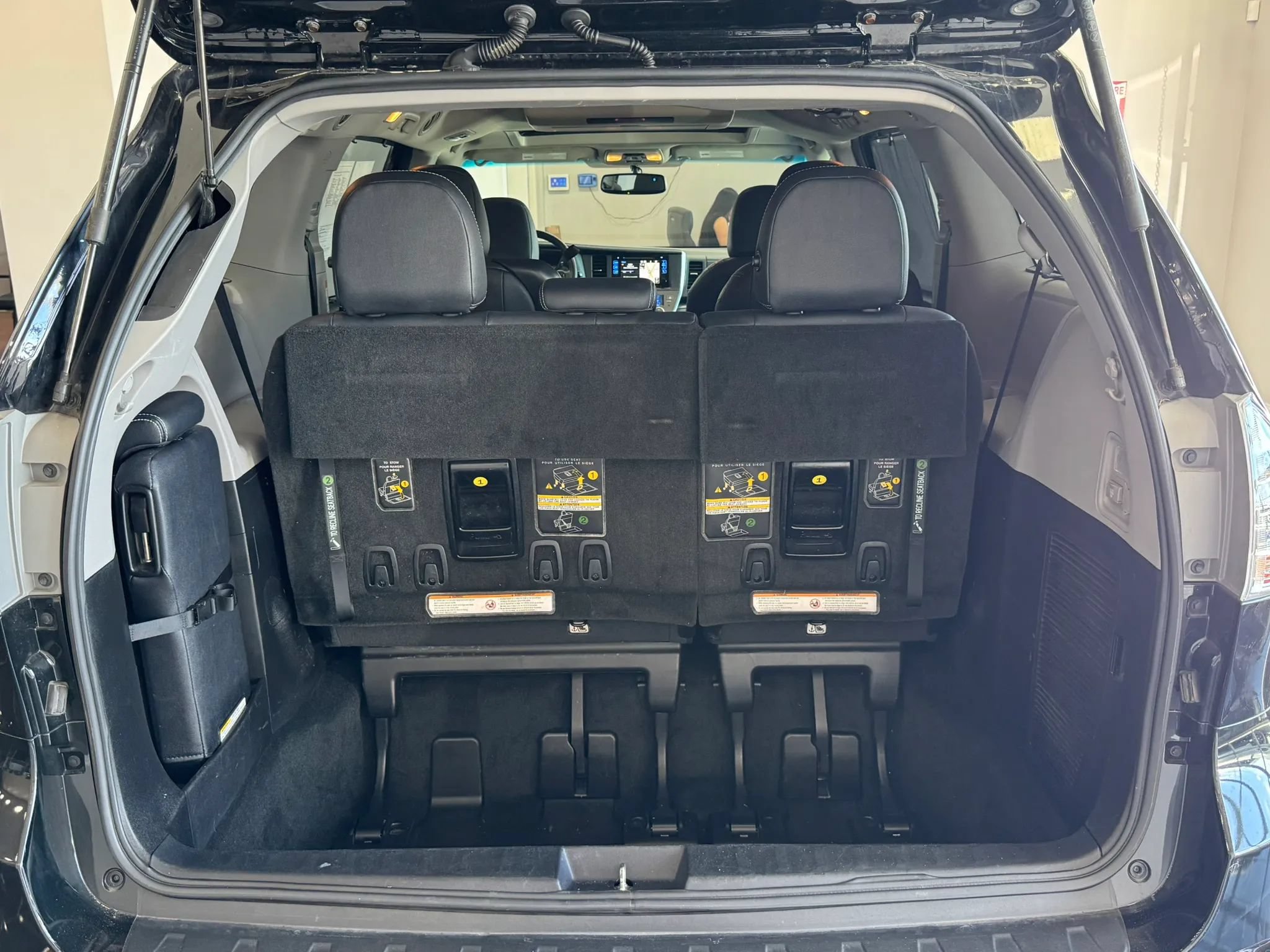 Used 2017 Toyota Sienna SE Premium FWD image 33