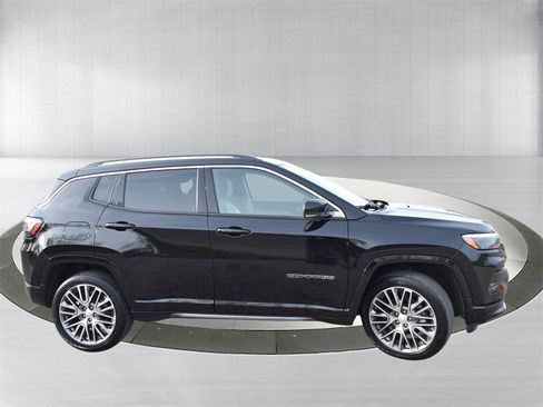Used 2022 Jeep Compass Limited w/ Elite Group image 9