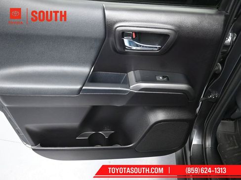 Used 2020 Toyota Tacoma TRD Off-Road AWD/4WD image 35