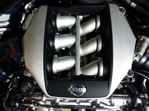 Used 2010 Nissan GT-R Premium image 23