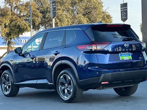 Used 2025 Nissan Rogue SV image 8