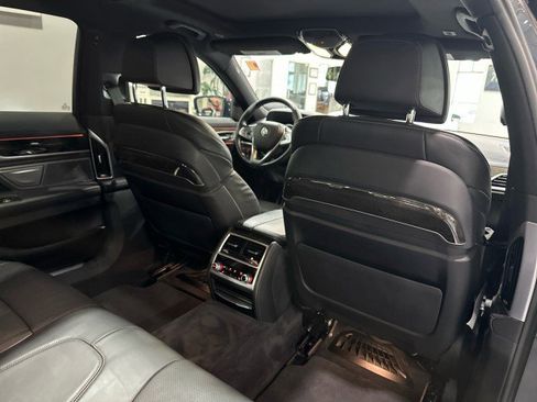 Used 2018 BMW 750i RWD image 52