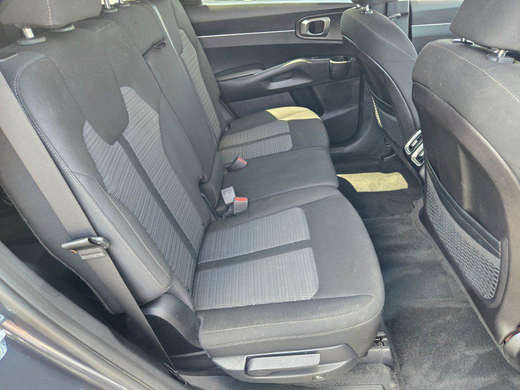 Used 2022 Kia Sorento LX AWD/4WD image 9