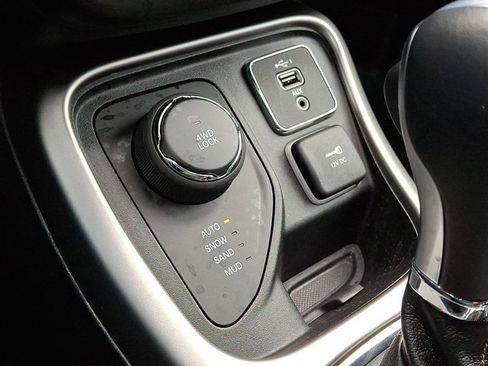 Certified 2021 Jeep Compass Latitude image 26