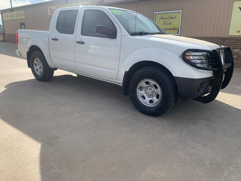 Used 2021 Nissan Frontier S image 1