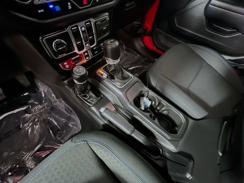 Used 2025 Jeep Wrangler Unlimited Rubicon 4xe w/ Safety Group AWD/4WD image 25